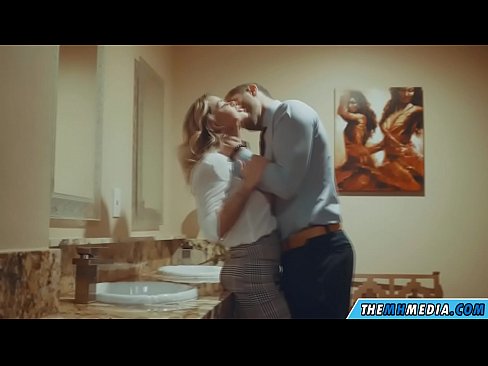 ❤️ Kad te prsata plavuša zavede u javnom zahodu ️❌ Prekrasni porno kod nas ❌